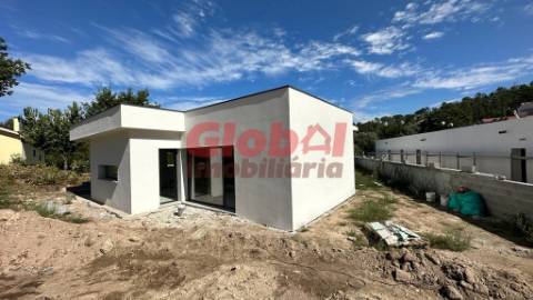 Moradia Isolada T3 Venda em Couto de Baixo e Couto de Cima,Viseu