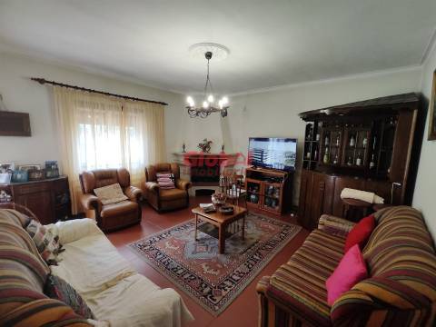 Moradia Geminada T5 Venda em Mundão,Viseu