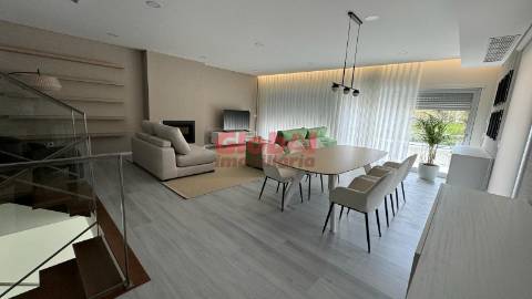 Moradia Geminada T5 Venda em Viseu,Viseu