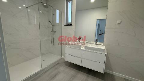 Moradia Geminada T5 Venda em Viseu,Viseu