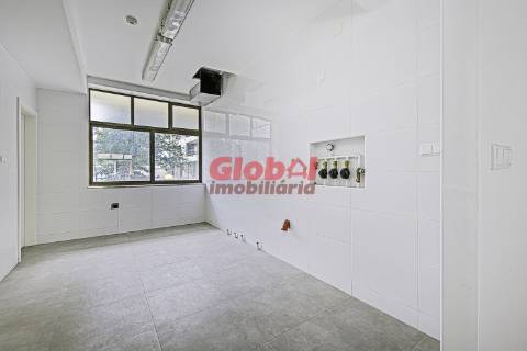 Loja  Venda em Abraveses,Viseu