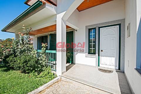 Moradia Geminada T4 Venda em São João de Lourosa,Viseu