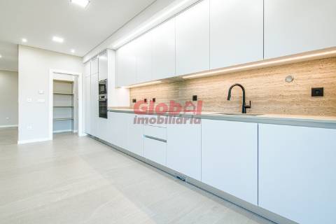 Apartamento T4 Venda em Repeses e São Salvador,Viseu