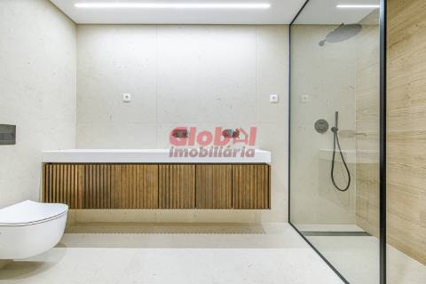 Apartamento T4 Venda em Repeses e São Salvador,Viseu