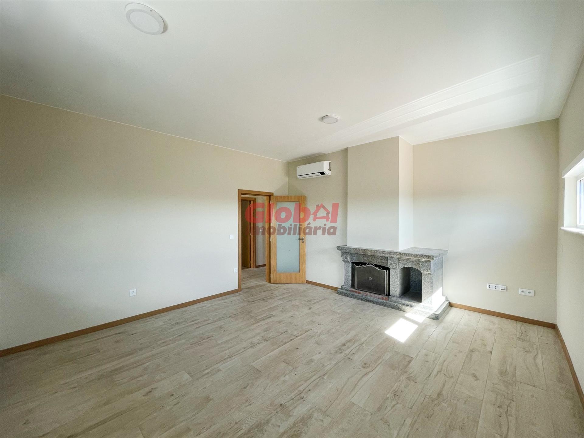 Apartamento T1+1 Venda em Cavernães,Viseu