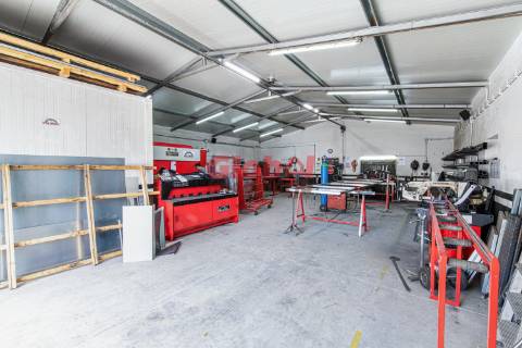 Armazém  Venda em Campo,Viseu