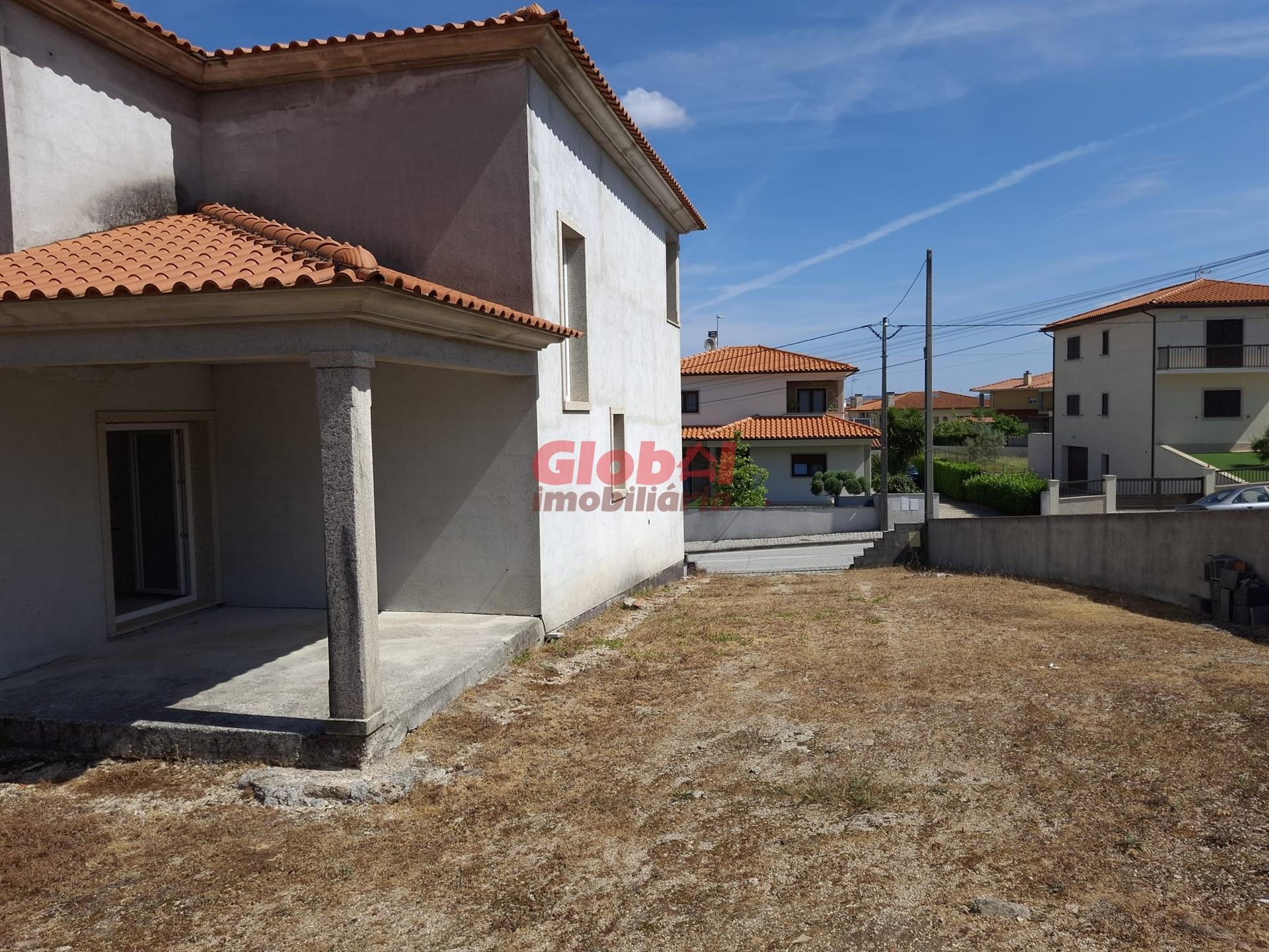 Moradia T4 Venda em Aguiar da Beira e Coruche,Aguiar da Beira
