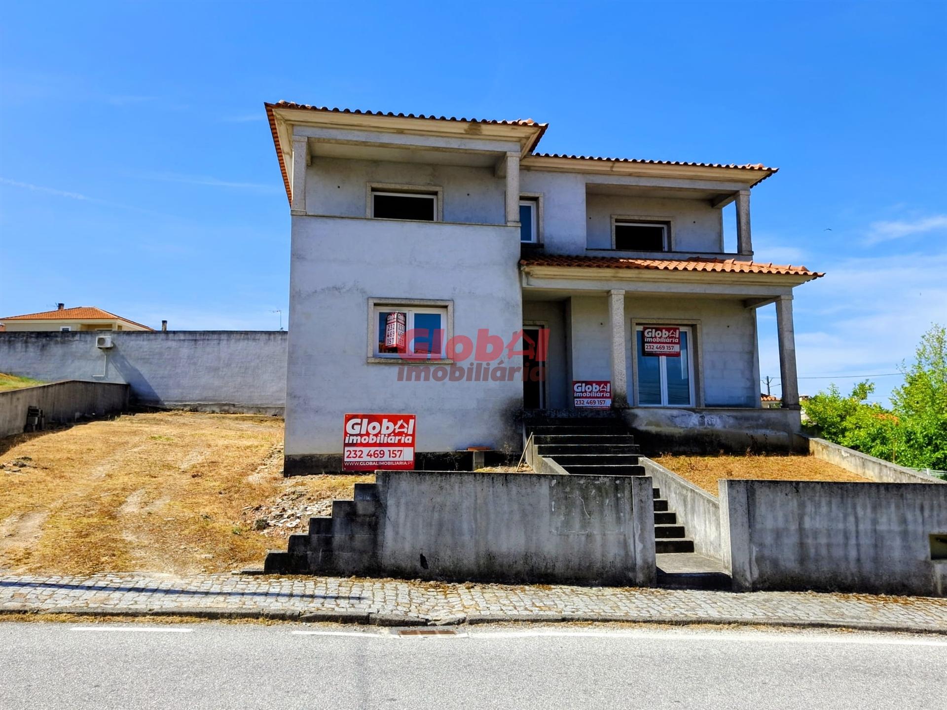 Moradia T4 Venda em Aguiar da Beira e Coruche,Aguiar da Beira