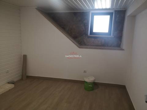 Terreno Para Construção T4 Venda em Santa Marinha e São Martinho,Seia