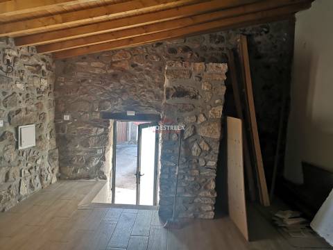 Terreno Para Construção T4 Venda em Santa Marinha e São Martinho,Seia