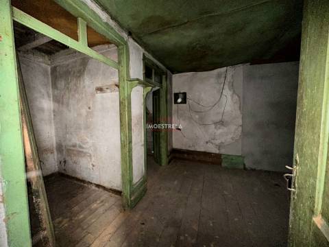 Moradia para Restaurar T2 Venda em Pinhanços,Seia