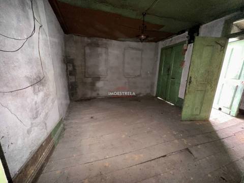 Moradia para Restaurar T2 Venda em Pinhanços,Seia