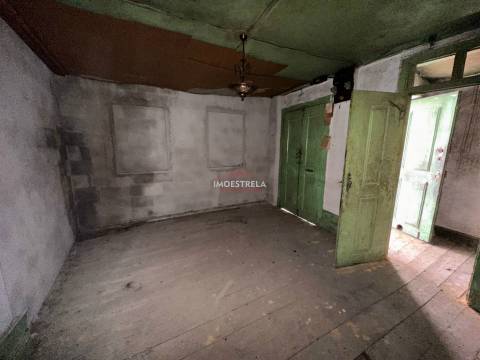 Moradia para Restaurar T2 Venda em Pinhanços,Seia