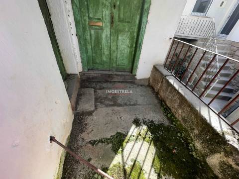 Moradia para Restaurar T2 Venda em Pinhanços,Seia