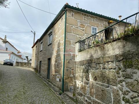 Moradia para Restaurar T3 Venda em Santa Marinha e São Martinho,Seia