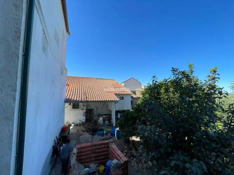 Moradia T4 Venda em Santa Marinha e São Martinho,Seia