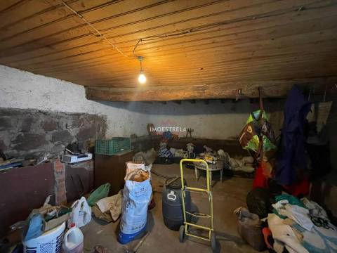 Moradia T4 Venda em Santa Marinha e São Martinho,Seia