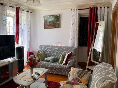 Moradia T4 Venda em Santa Marinha e São Martinho,Seia