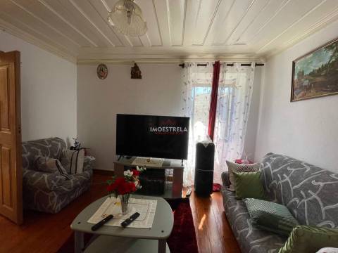 Moradia T4 Venda em Santa Marinha e São Martinho,Seia