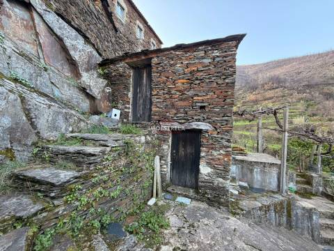 Moradia Rústica T4 Venda em Vide e Cabeça,Seia