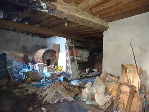 Moradia para Restaurar T4 Venda em Cunha Baixa,Mangualde