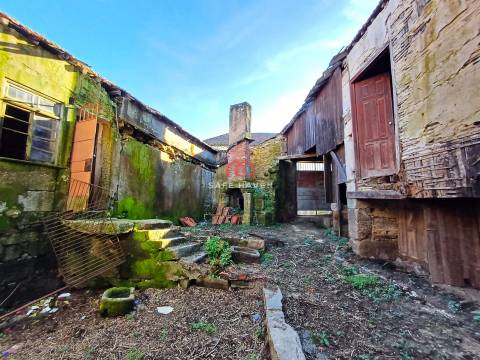 Moradia para Restaurar T4 Venda em Cunha Baixa,Mangualde