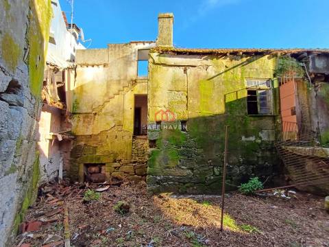 Moradia para Restaurar T4 Venda em Cunha Baixa,Mangualde