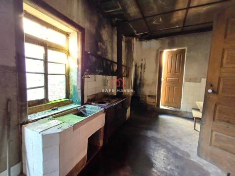 Moradia para Restaurar T4 Venda em Cunha Baixa,Mangualde