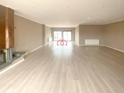 Apartamento T4 Venda em Mangualde, Mesquitela e Cunha Alta,Mangualde