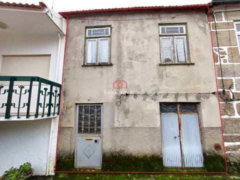 Moradia para Restaurar  Venda em Cunha Baixa,Mangualde