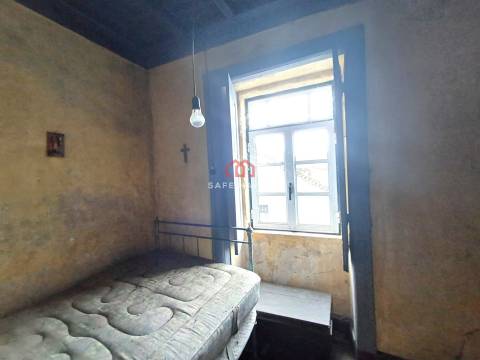 Moradia para Restaurar T4 Venda em Cunha Baixa,Mangualde