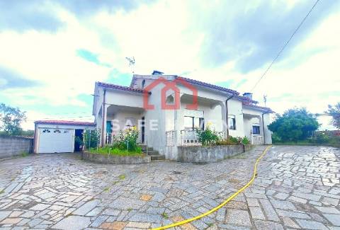 Moradia T4 Venda em Vila Nova de Tazem,Gouveia