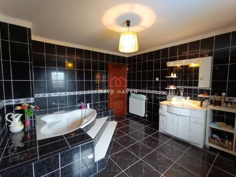 Moradia em Banda T5 Venda em Rio de Loba,Viseu