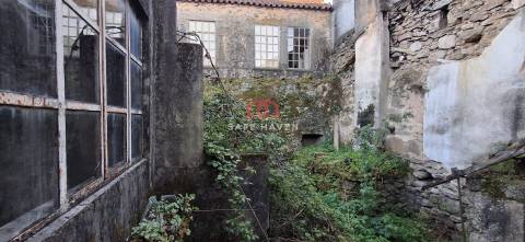 Moradia para Restaurar T2 Venda em Santiago de Cassurrães e Póvoa de Cervães,Mangualde
