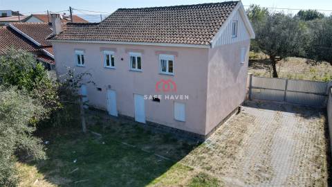 Moradia isolada de tipologia T3 à venda em Canas de Senhorim - Nelas