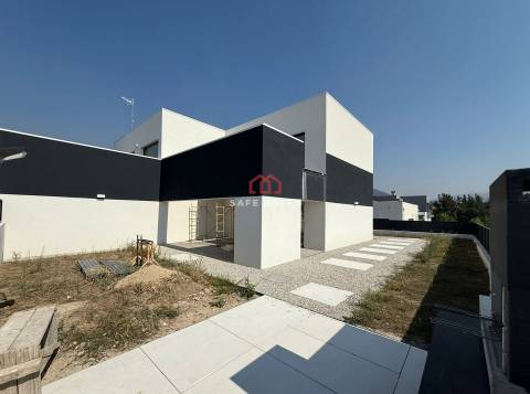 Moradia T3 Venda em Covilhã e Canhoso,Covilhã