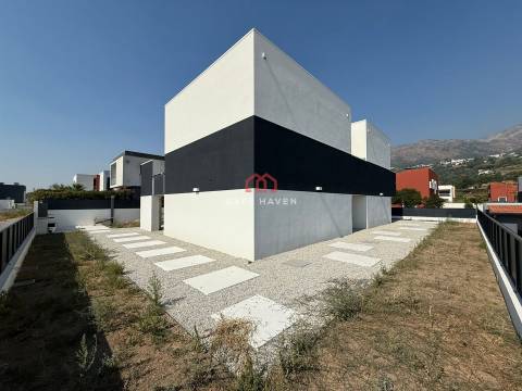 Moradia T3 Venda em Covilhã e Canhoso,Covilhã