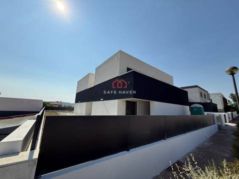 Moradia T3 Venda em Covilhã e Canhoso,Covilhã