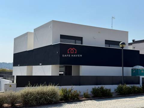 Moradia T3 Venda em Covilhã e Canhoso,Covilhã