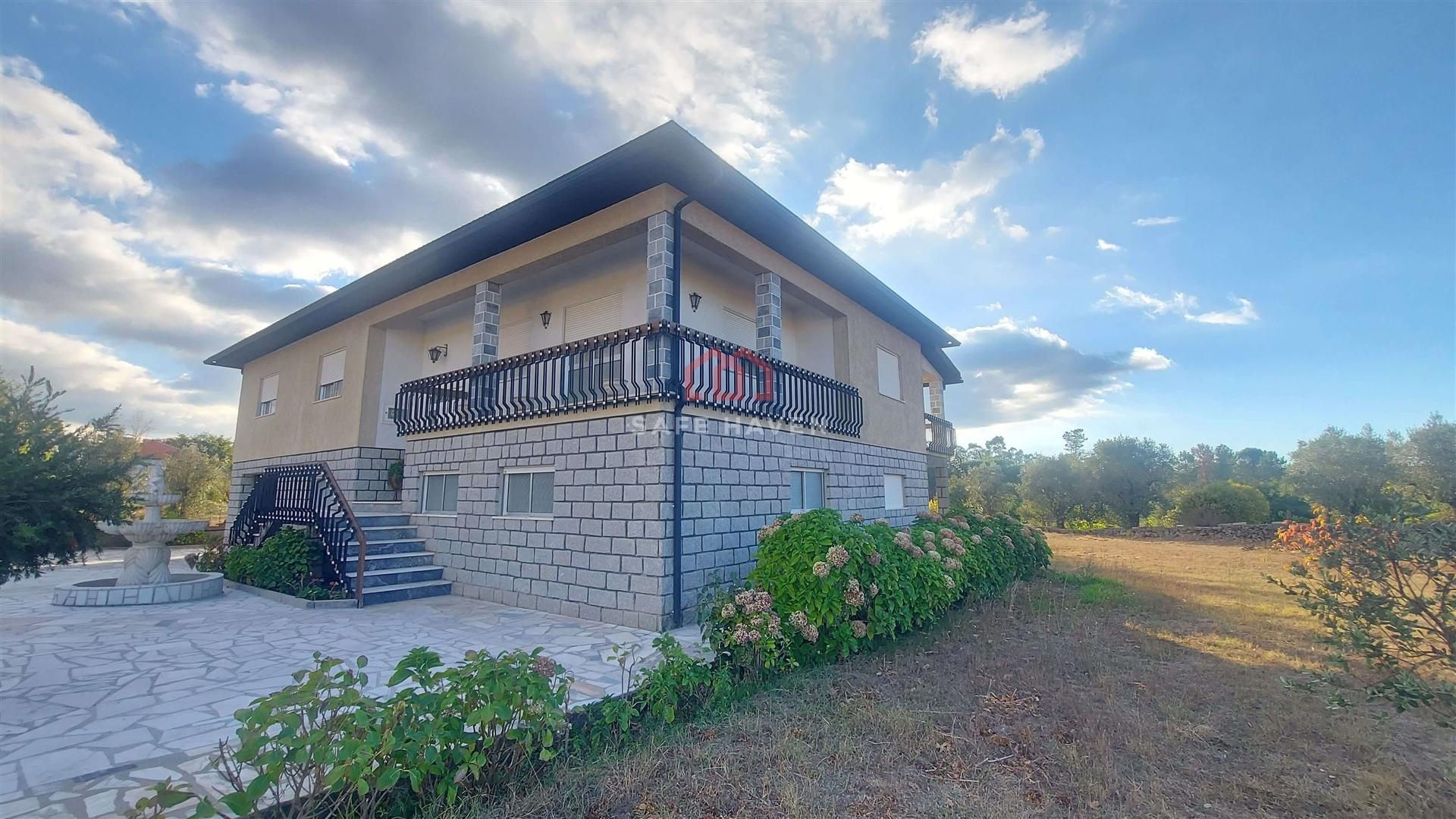 Moradia Isolada T4 Venda em Vila Nova de Tazem,Gouveia