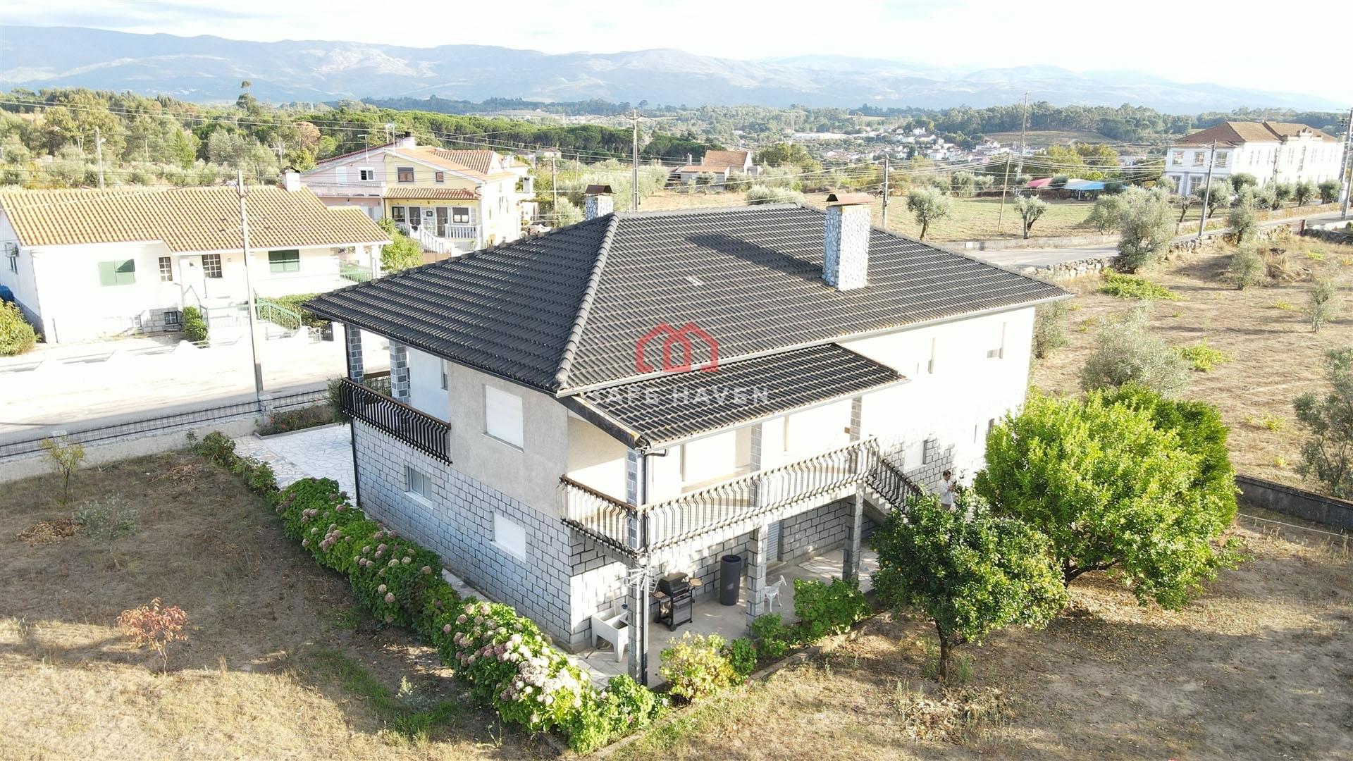 Moradia Isolada T4 Venda em Vila Nova de Tazem,Gouveia