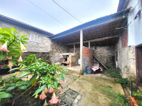 Moradia T3 Venda em Tavares (Chãs, Várzea e Travanca),Mangualde