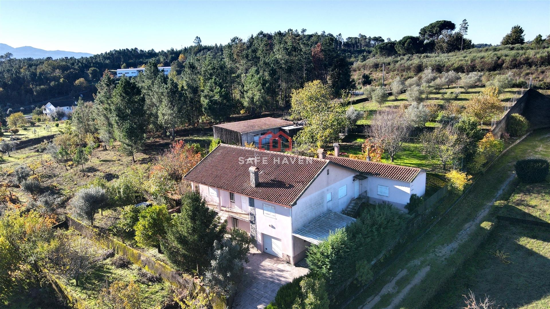 Moradia Isolada T5 Venda em Santiago de Cassurrães e Póvoa de Cervães,Mangualde