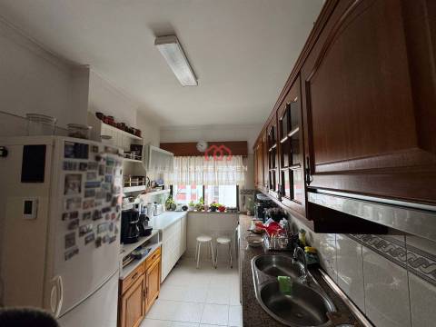 Apartamento T2 Venda em Casal de Cambra,Sintra