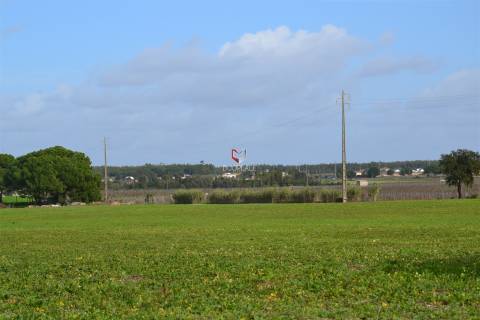 Terreno rústico com 10 HA apto a receber equipamentos de exploração de energia solar fotovoltaica