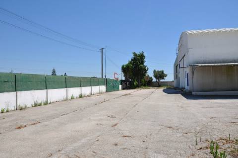 Armazém  Arrendamento em Atalaia e Alto Estanqueiro-Jardia,Montijo