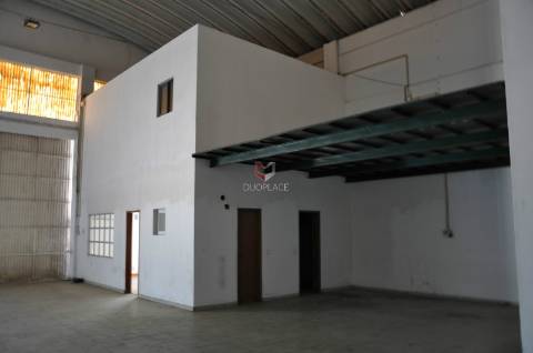 Armazém  Arrendamento em Atalaia e Alto Estanqueiro-Jardia,Montijo