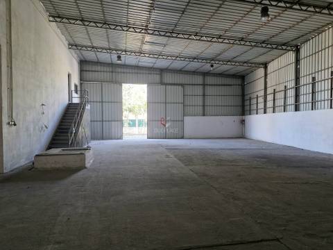 Armazém  Arrendamento em Atalaia e Alto Estanqueiro-Jardia,Montijo
