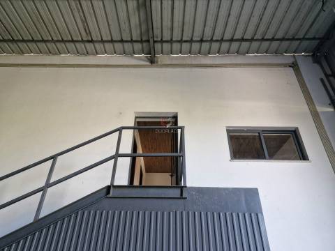 Armazém  Arrendamento em Atalaia e Alto Estanqueiro-Jardia,Montijo