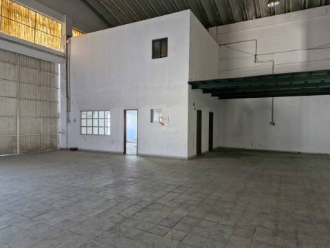 Armazém  Arrendamento em Atalaia e Alto Estanqueiro-Jardia,Montijo